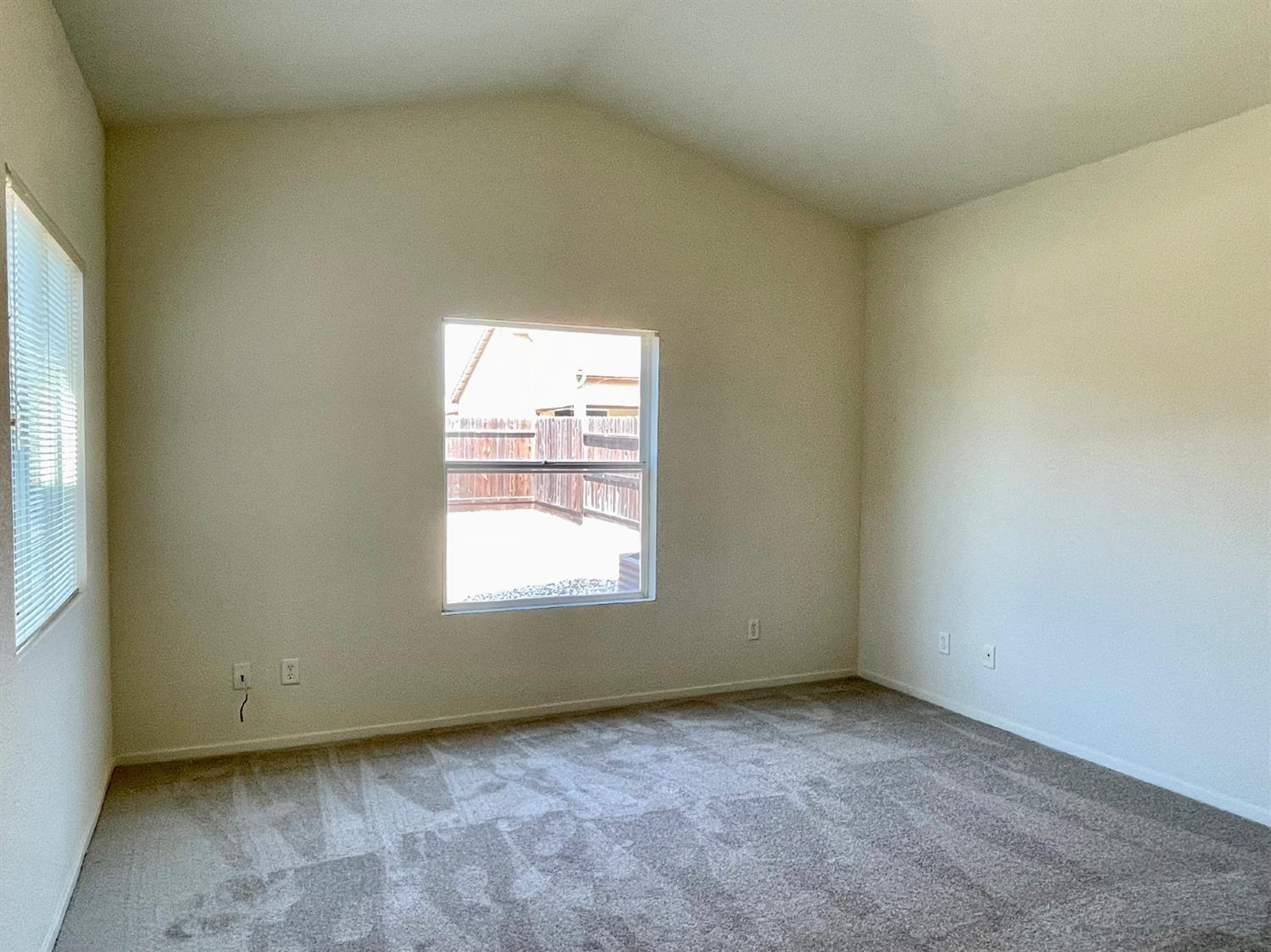 653 Stonewood Dr, Los Banos, CA 93635