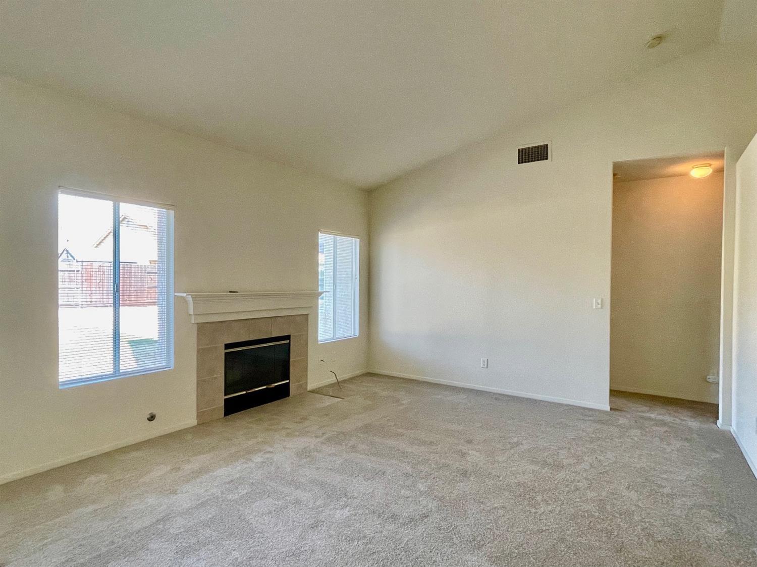 653 Stonewood Dr, Los Banos, CA 93635