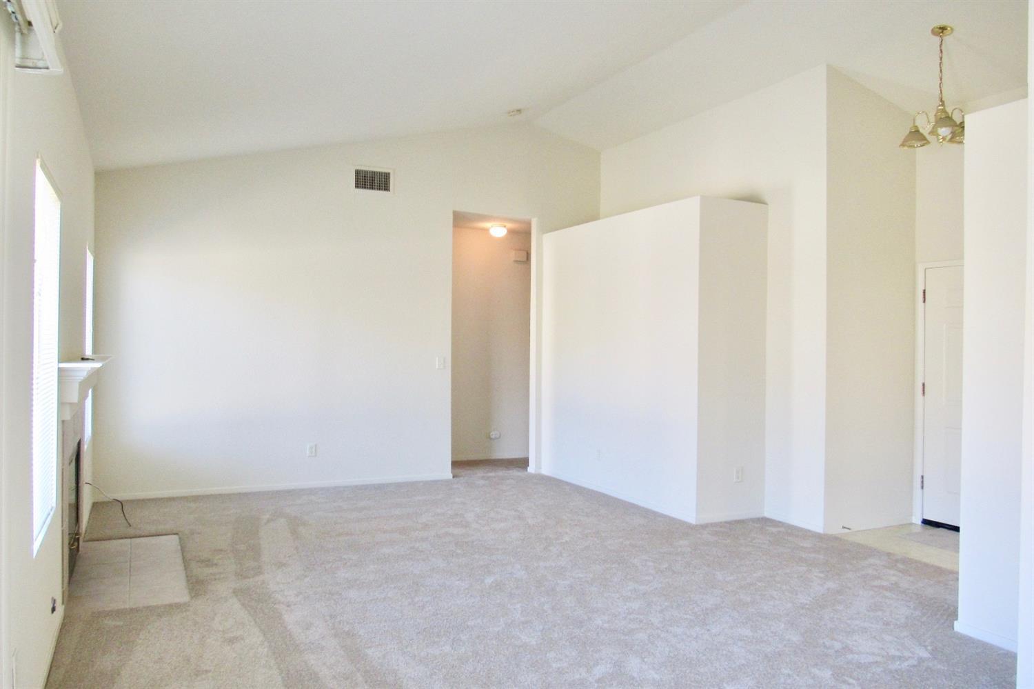 653 Stonewood Dr, Los Banos, CA 93635