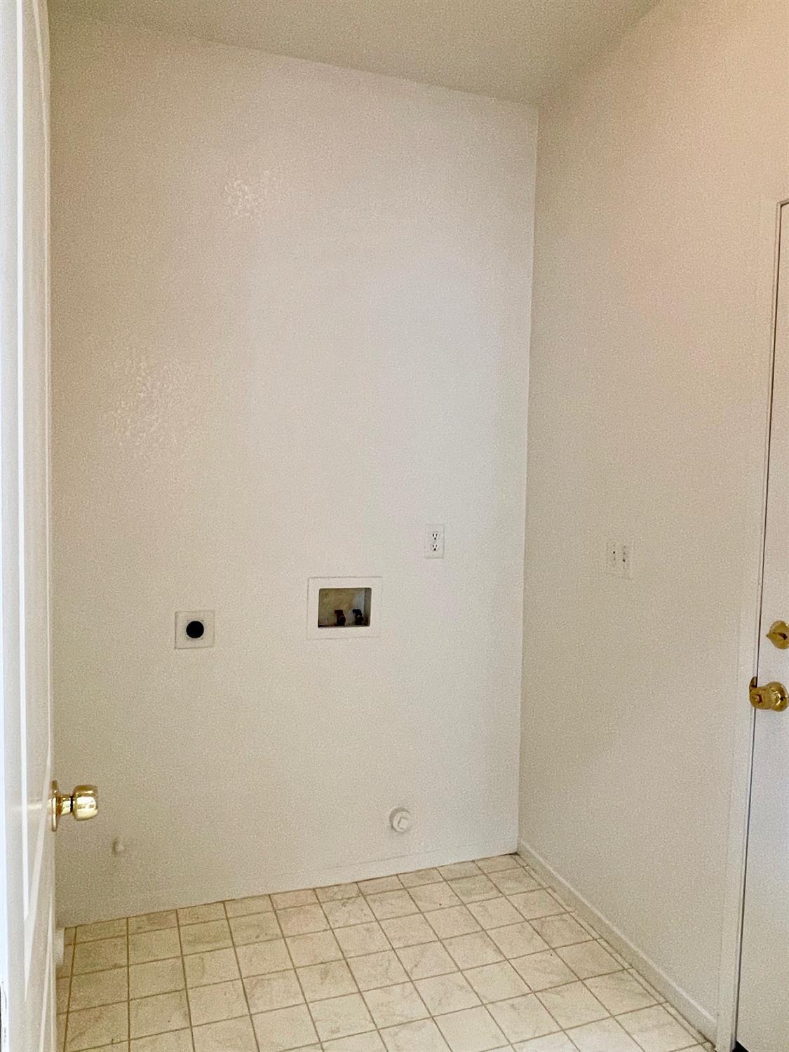 653 Stonewood Dr, Los Banos, CA 93635