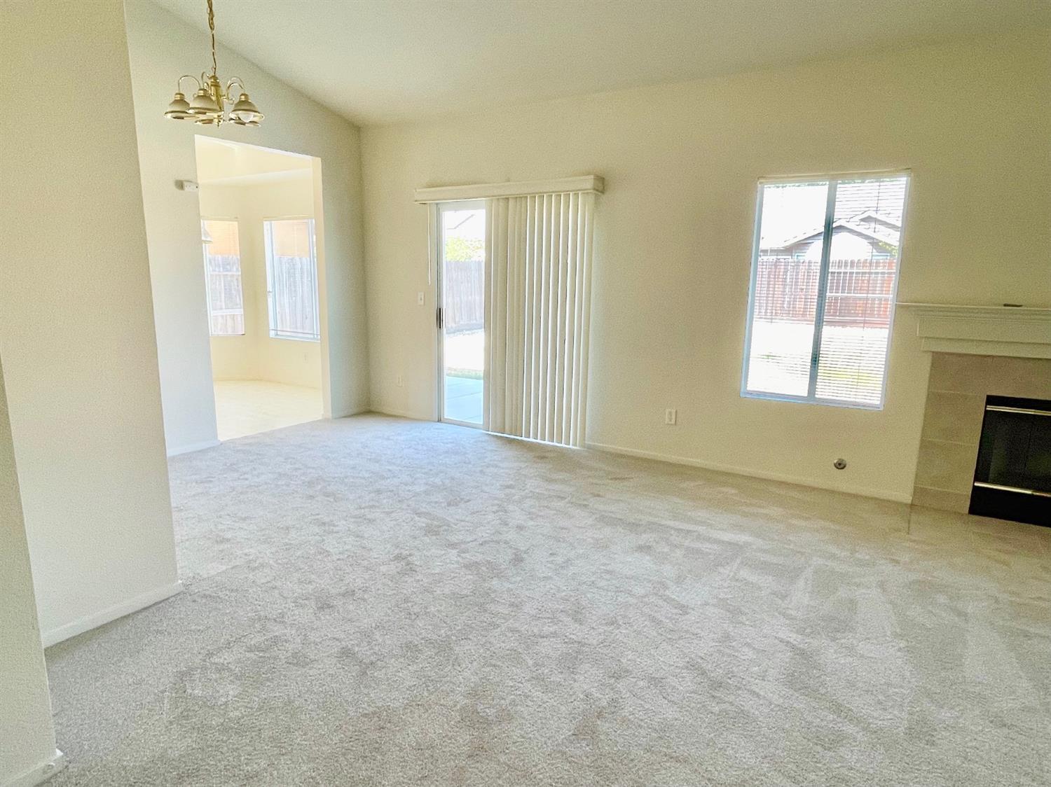 653 Stonewood Dr, Los Banos, CA 93635