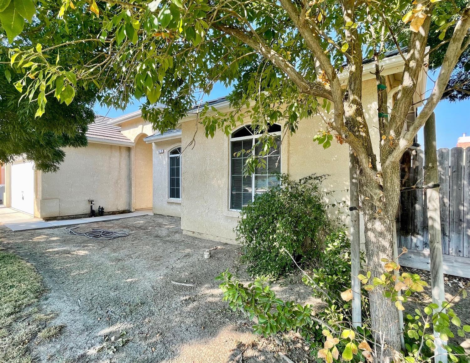 653 Stonewood Dr, Los Banos, CA 93635
