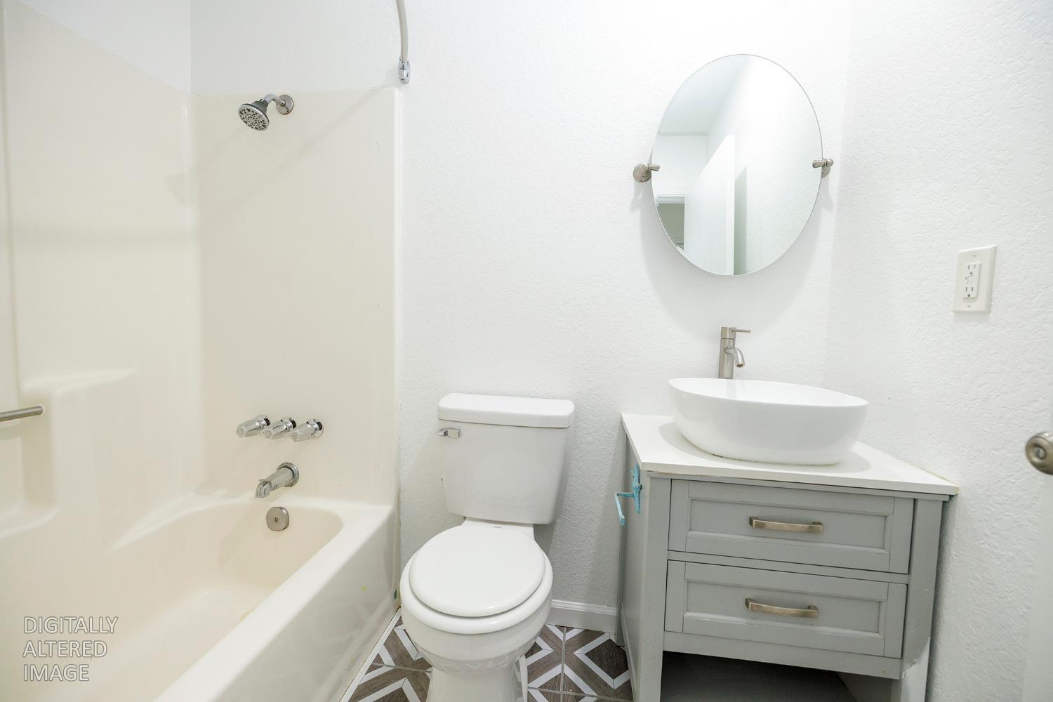 712 Walnut Ave, Patterson, CA 95363