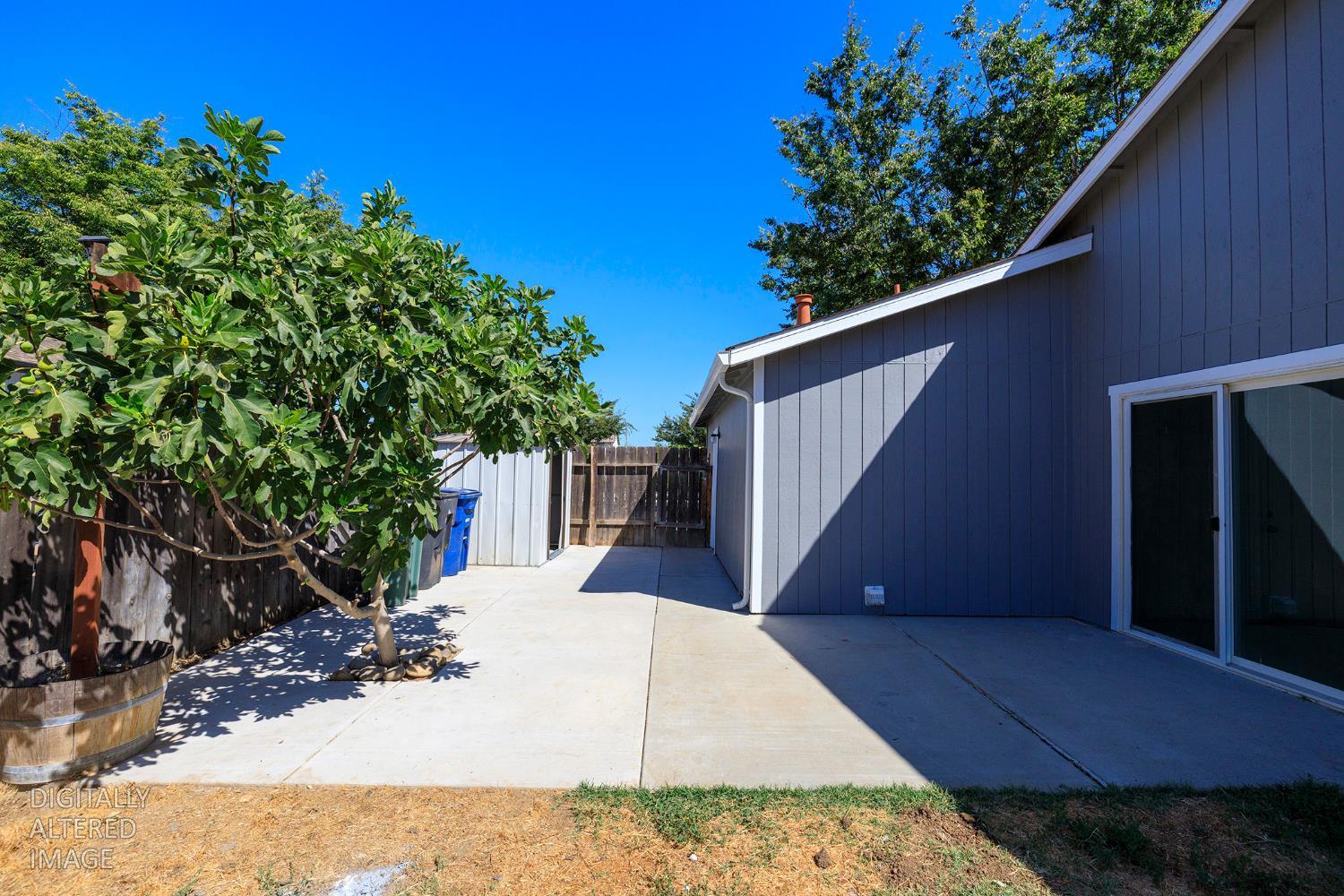712 Walnut Ave, Patterson, CA 95363