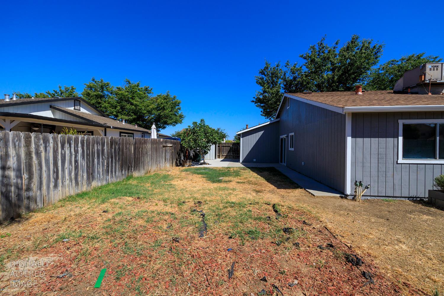 712 Walnut Ave, Patterson, CA 95363