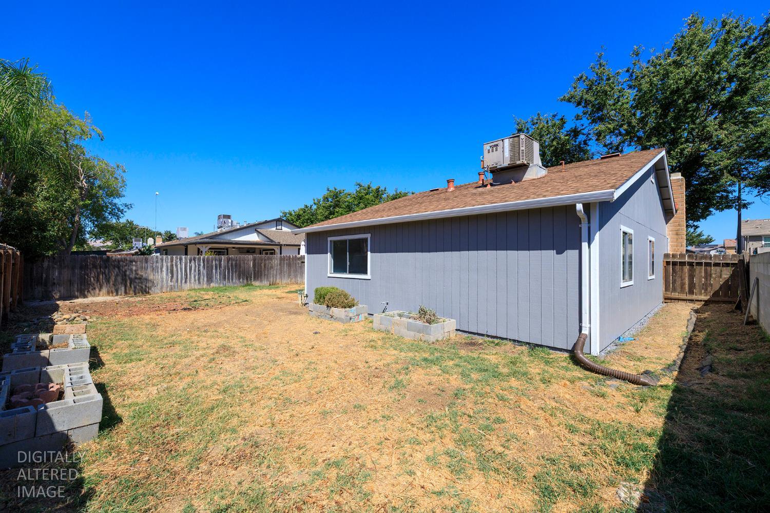 712 Walnut Ave, Patterson, CA 95363