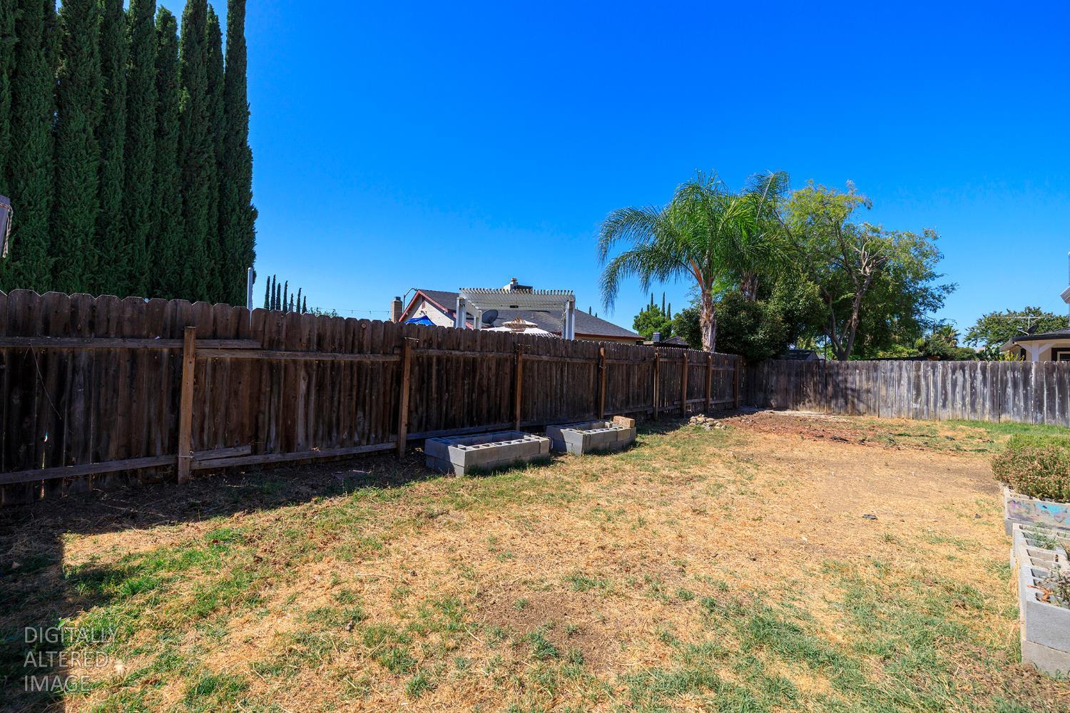 712 Walnut Ave, Patterson, CA 95363
