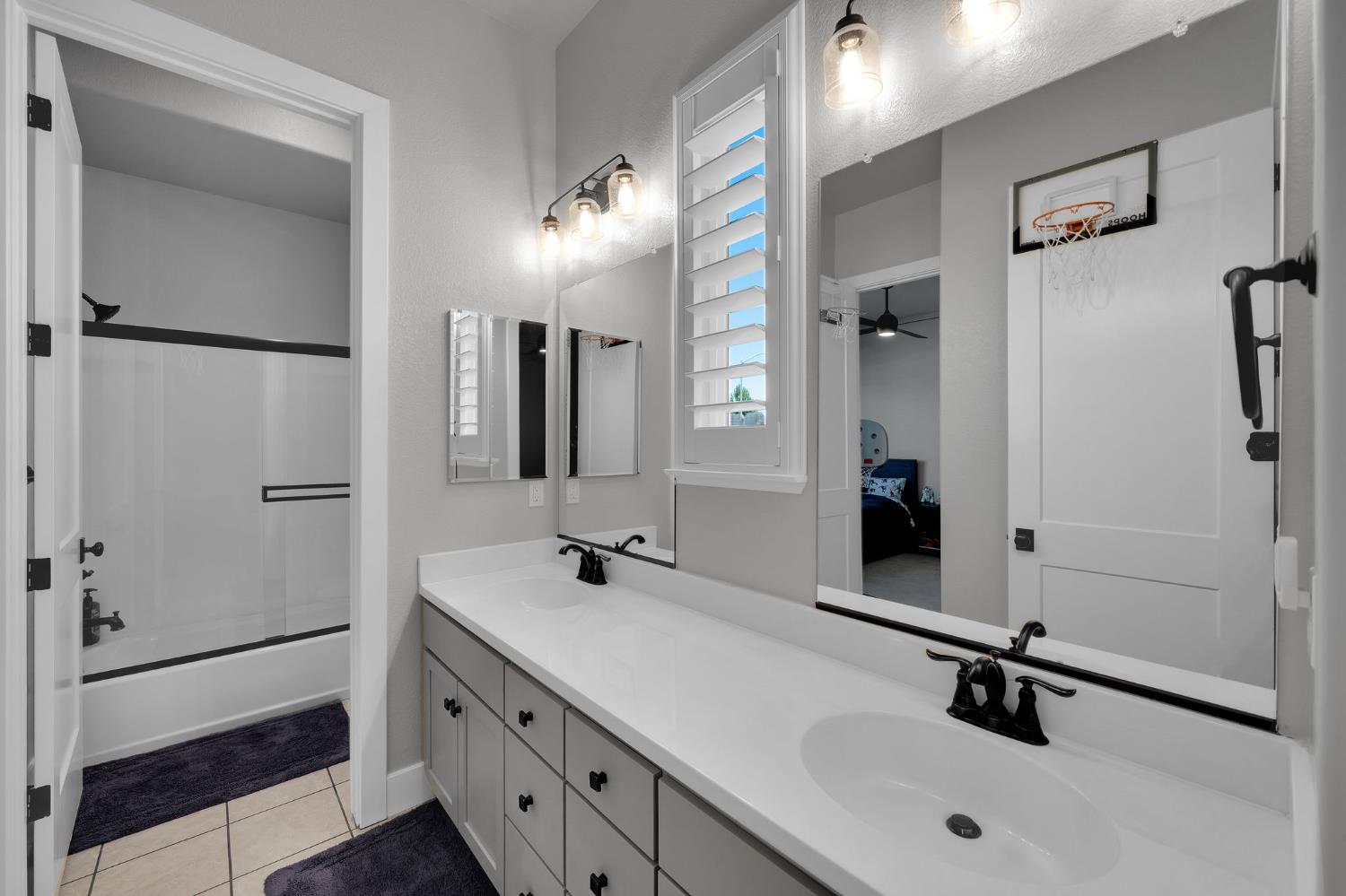 2180 Antinori Way, Manteca, CA 95337