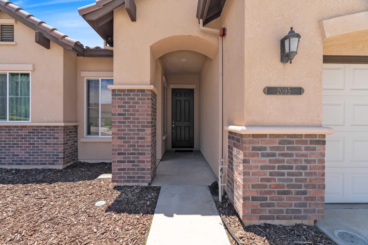 2095 Macedo St, Manteca, CA 95337