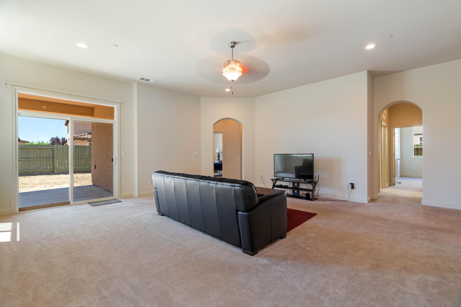 2095 Macedo St, Manteca, CA 95337