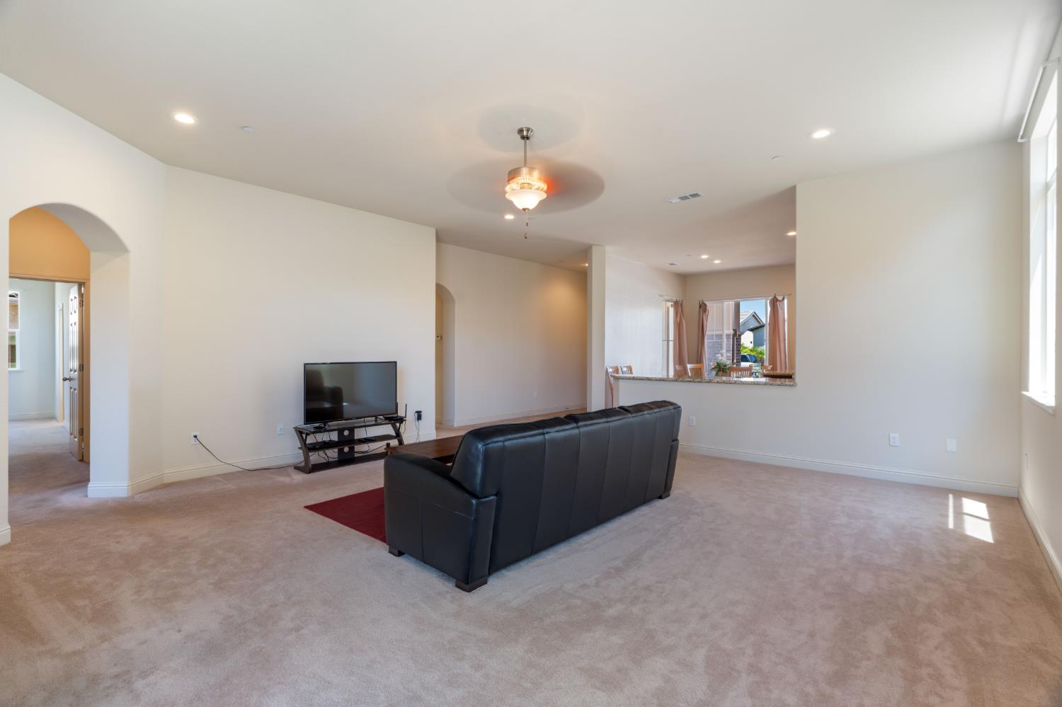 2095 Macedo St, Manteca, CA 95337