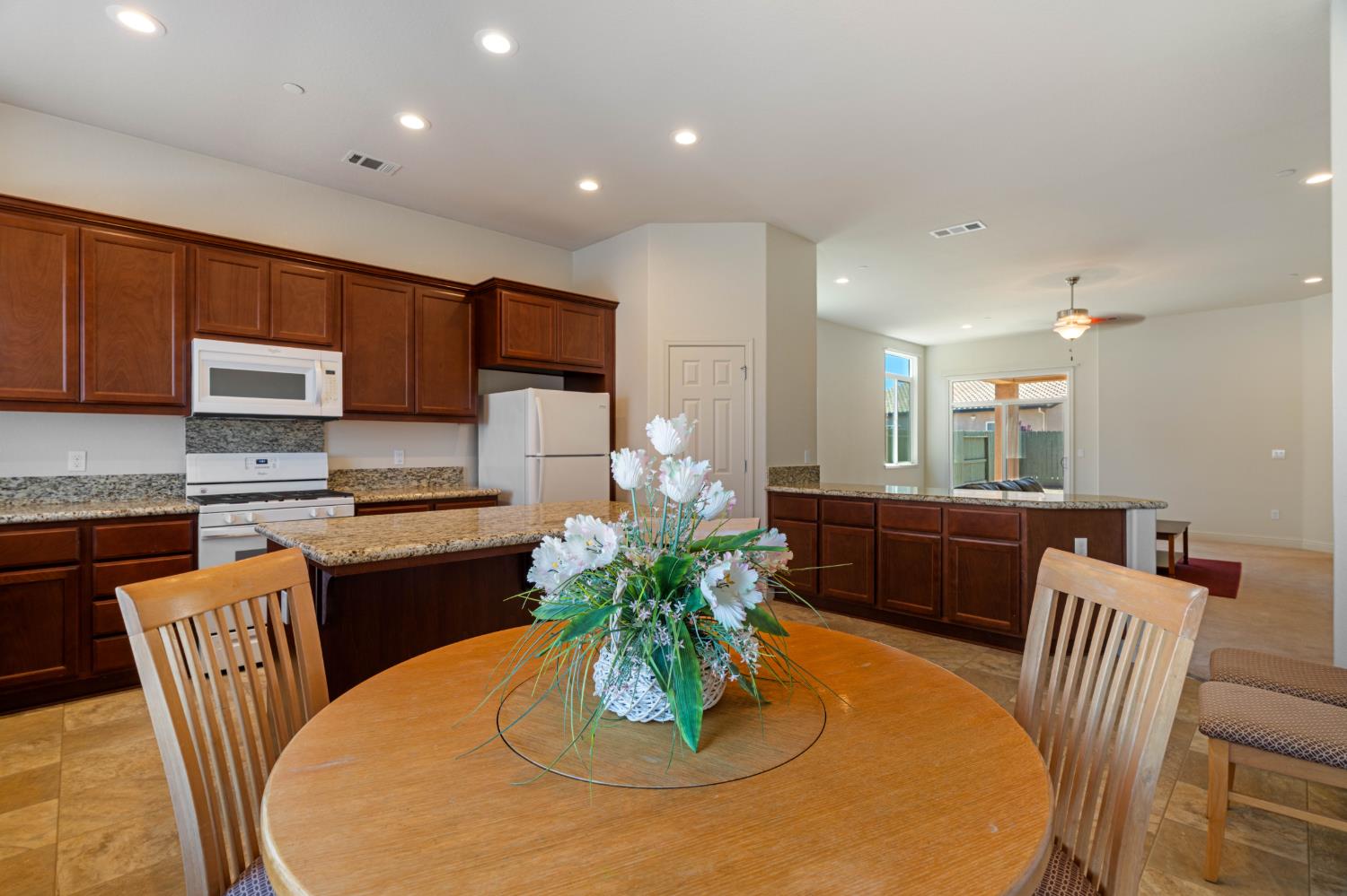 2095 Macedo St, Manteca, CA 95337