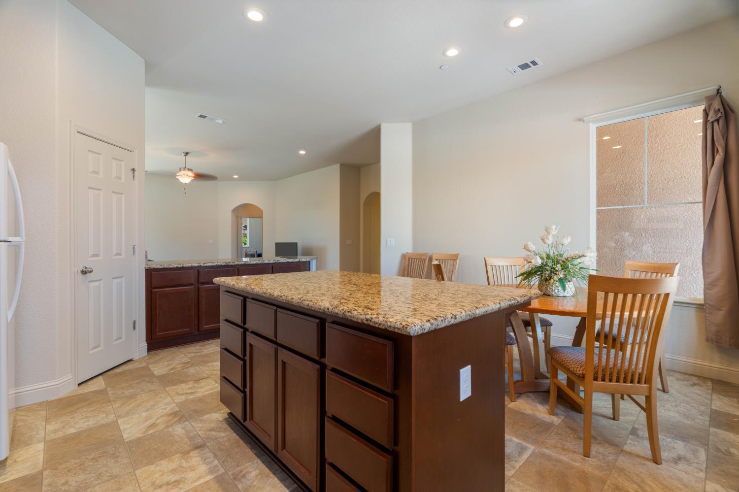 2095 Macedo St, Manteca, CA 95337