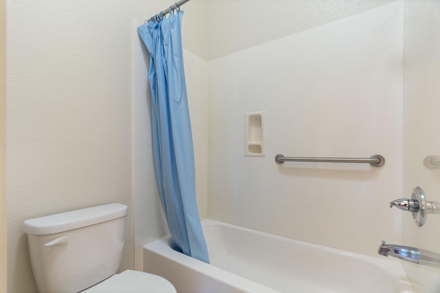 2095 Macedo St, Manteca, CA 95337