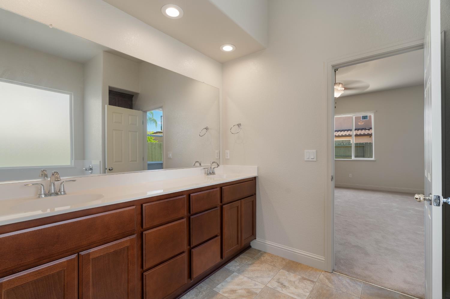 2095 Macedo St, Manteca, CA 95337
