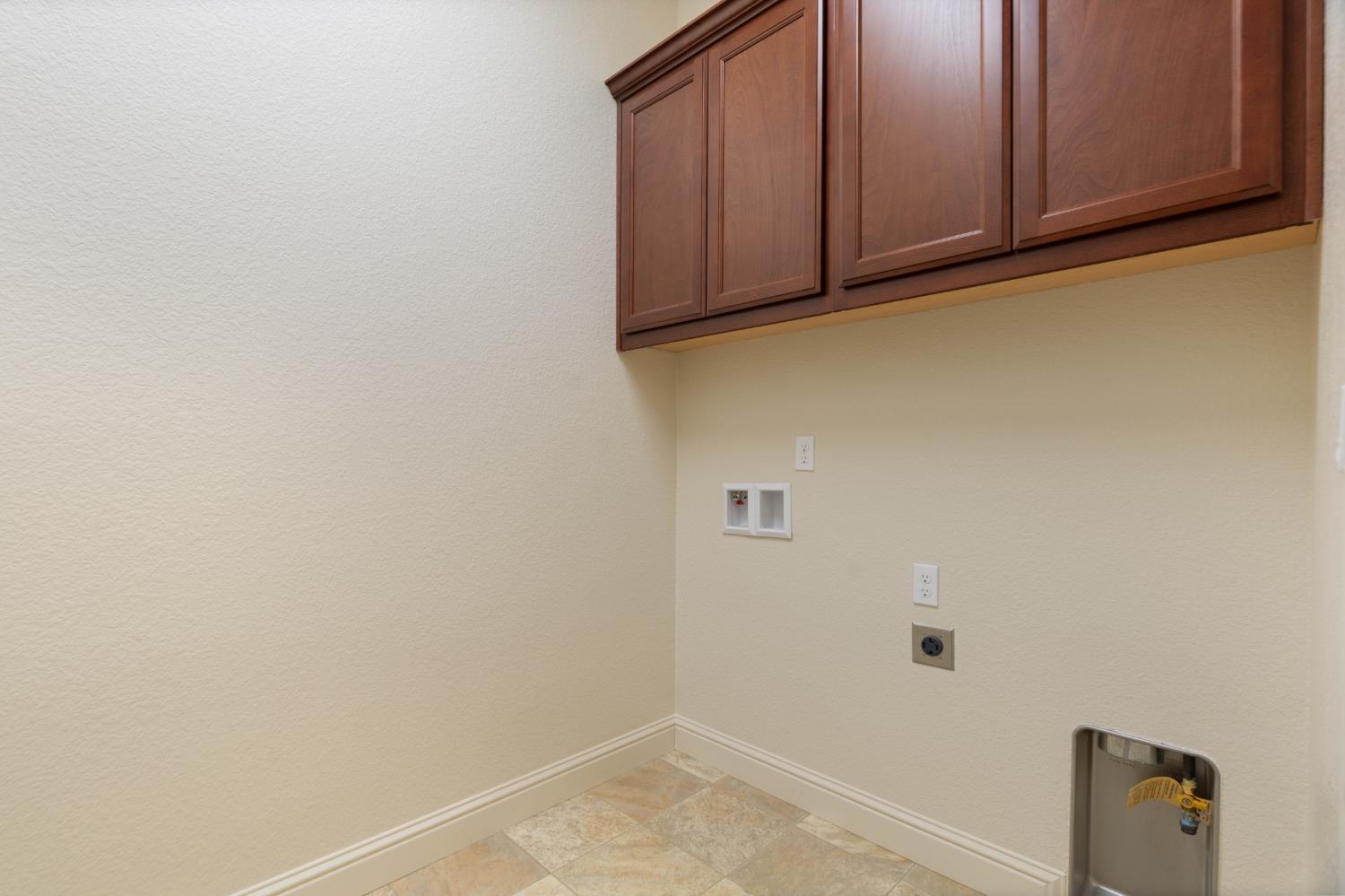 2095 Macedo St, Manteca, CA 95337