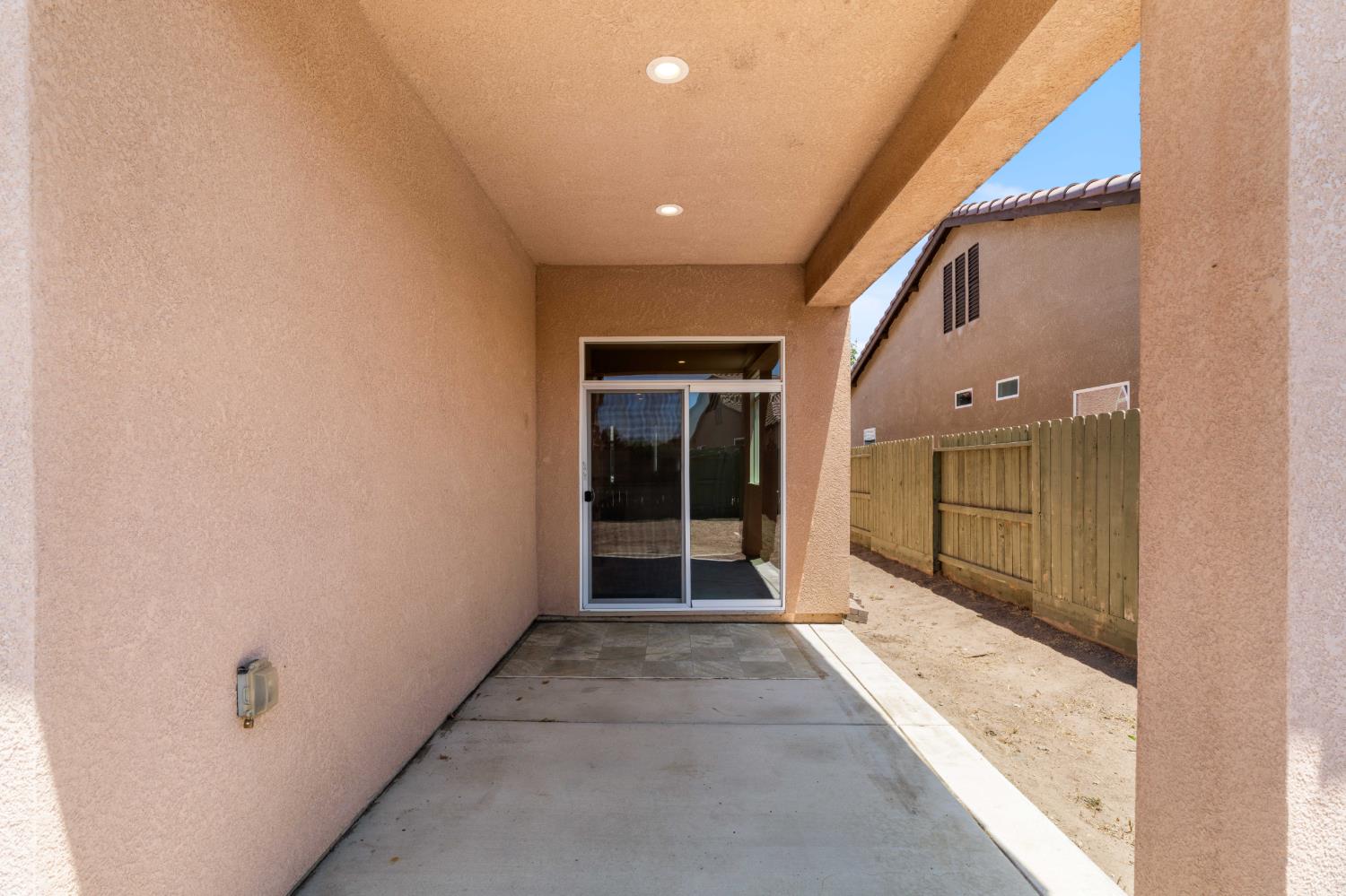 2095 Macedo St, Manteca, CA 95337