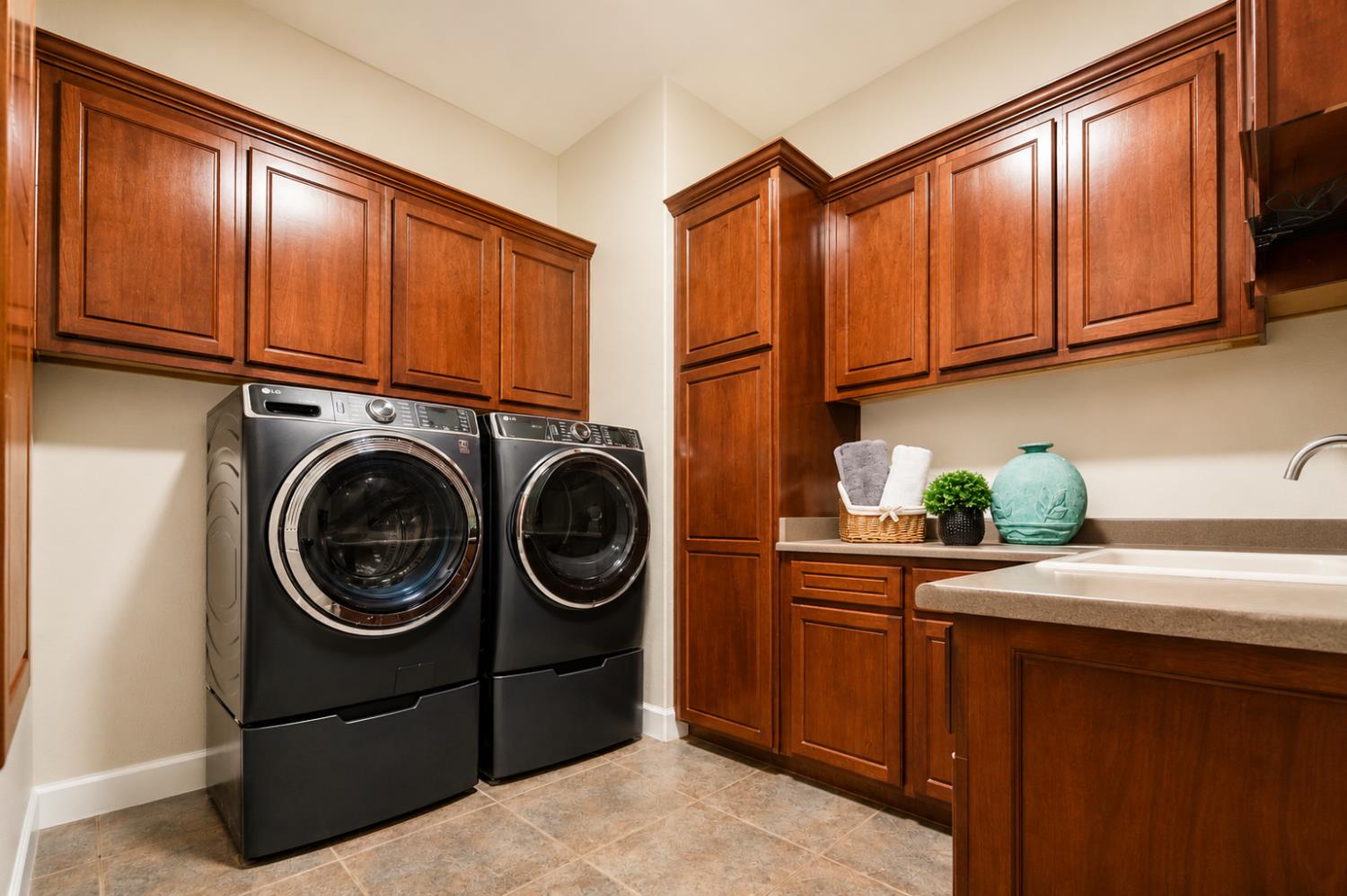 7416 River Nine Dr, Modesto, CA 95356