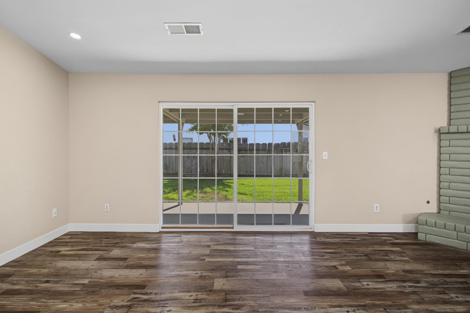 1988 Sherwood Pl, Manteca, CA 95336
