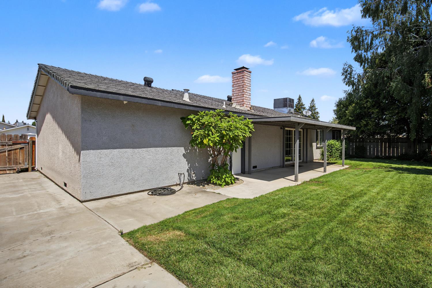 1988 Sherwood Pl, Manteca, CA 95336