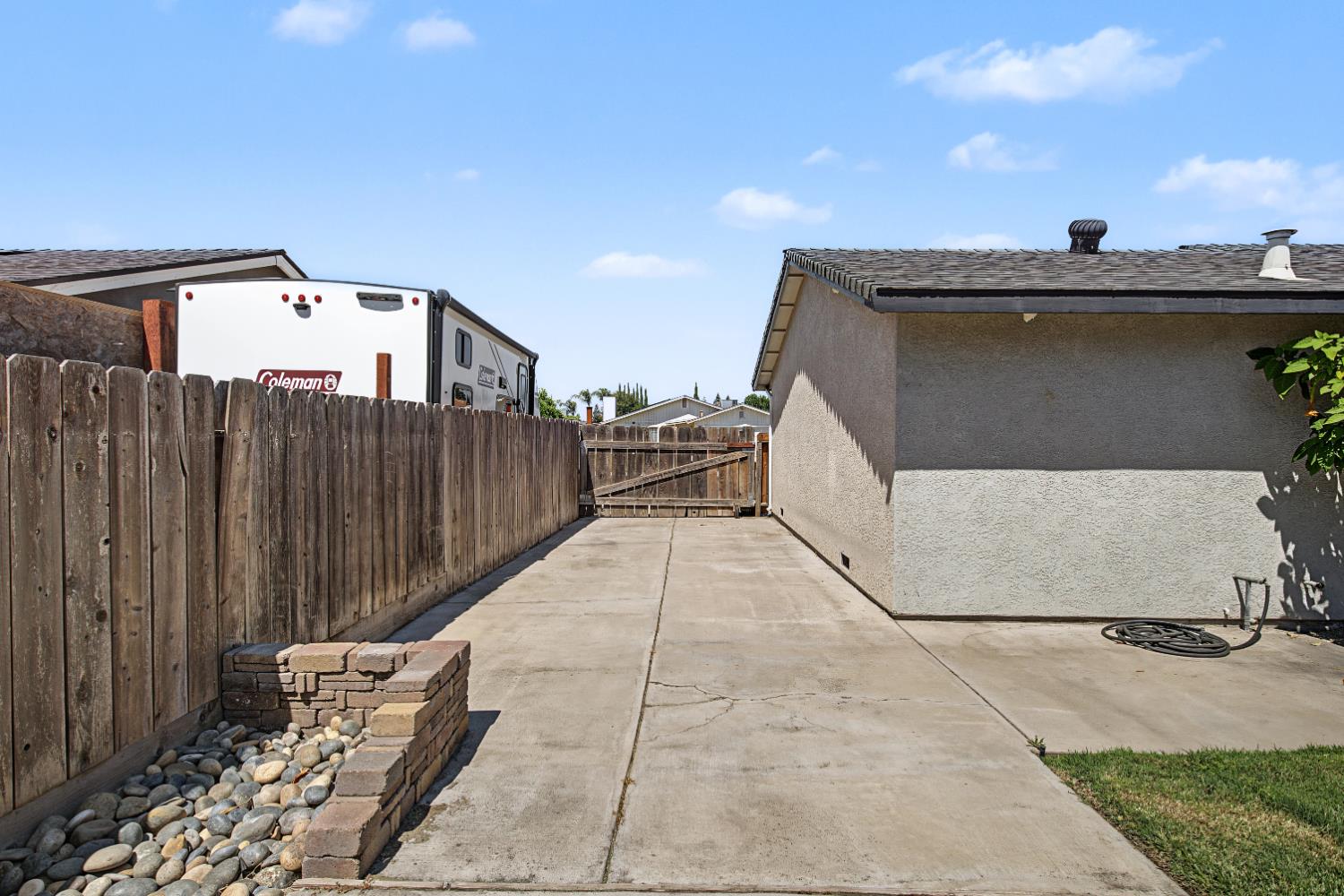 1988 Sherwood Pl, Manteca, CA 95336