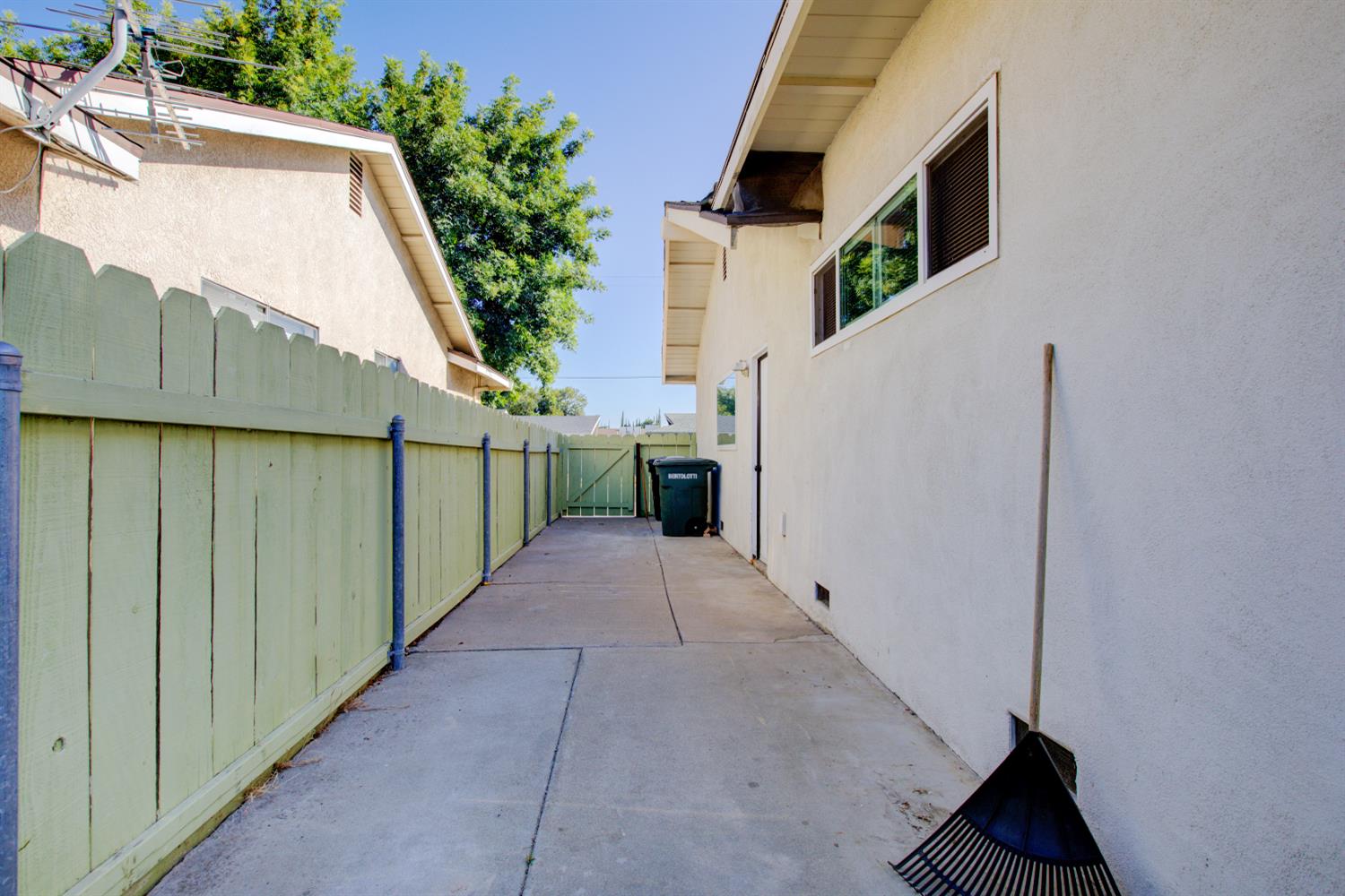 2212 Mauna Loa Dr, Ceres, CA 95307