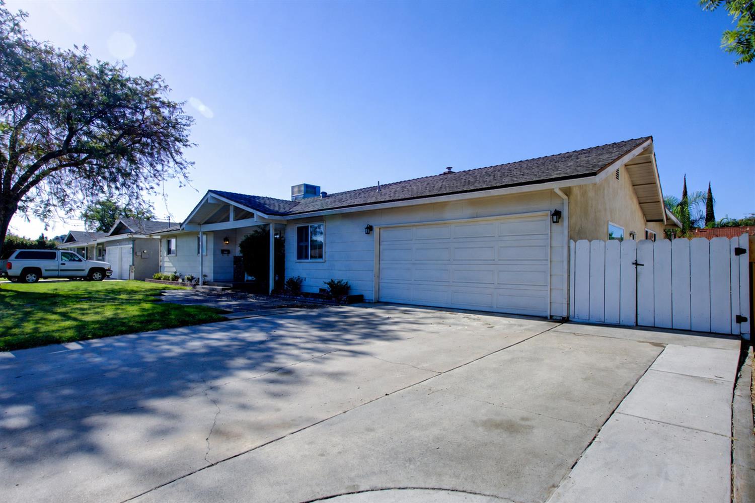 2212 Mauna Loa Dr, Ceres, CA 95307