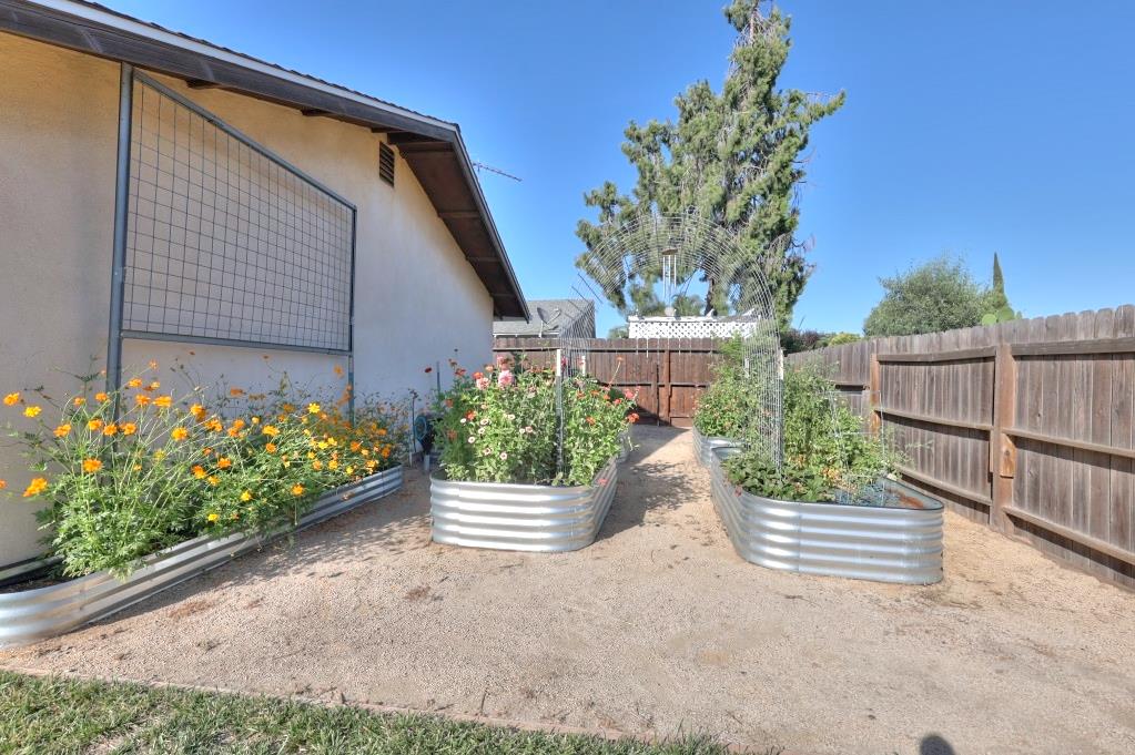 2328 Northridge Dr, Modesto, CA 95350