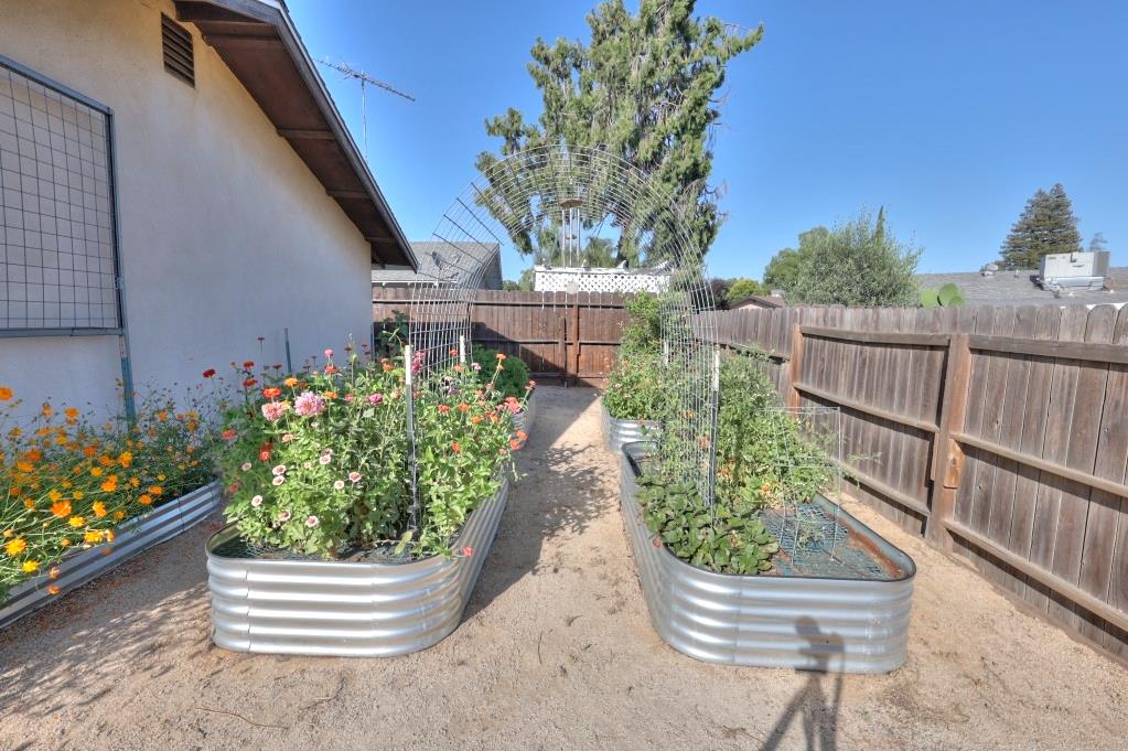 2328 Northridge Dr, Modesto, CA 95350