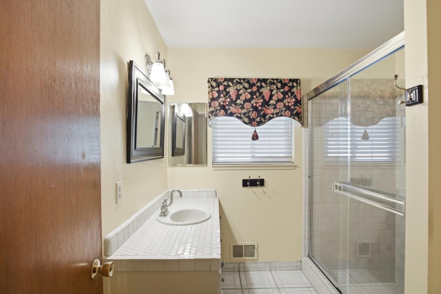 2505 Mira Flores Dr, Turlock, CA 95380