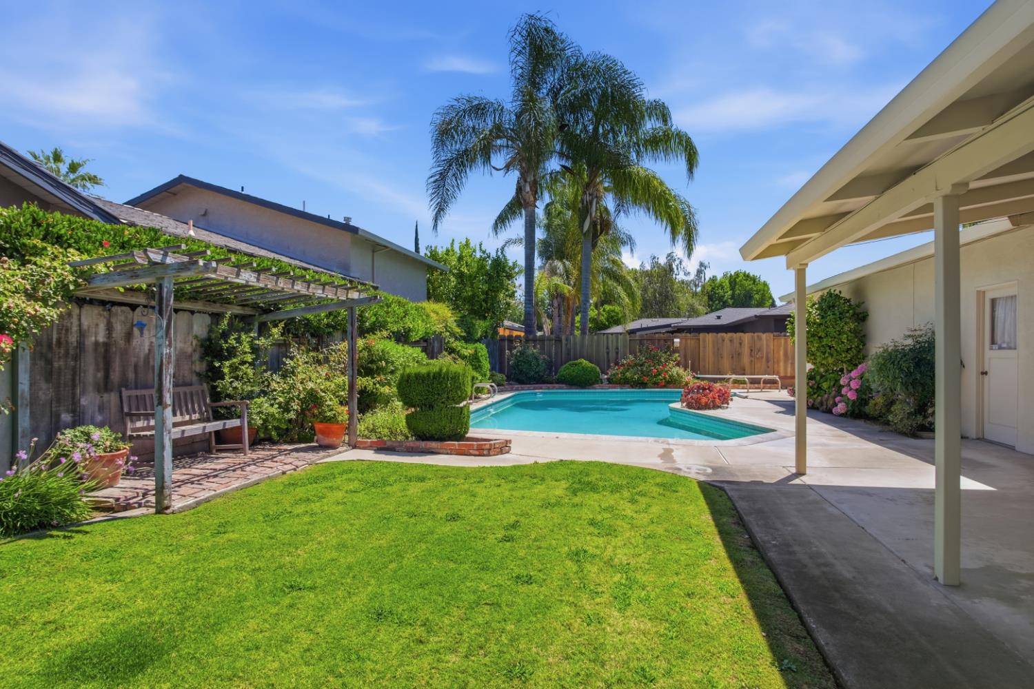 2505 Mira Flores Dr, Turlock, CA 95380