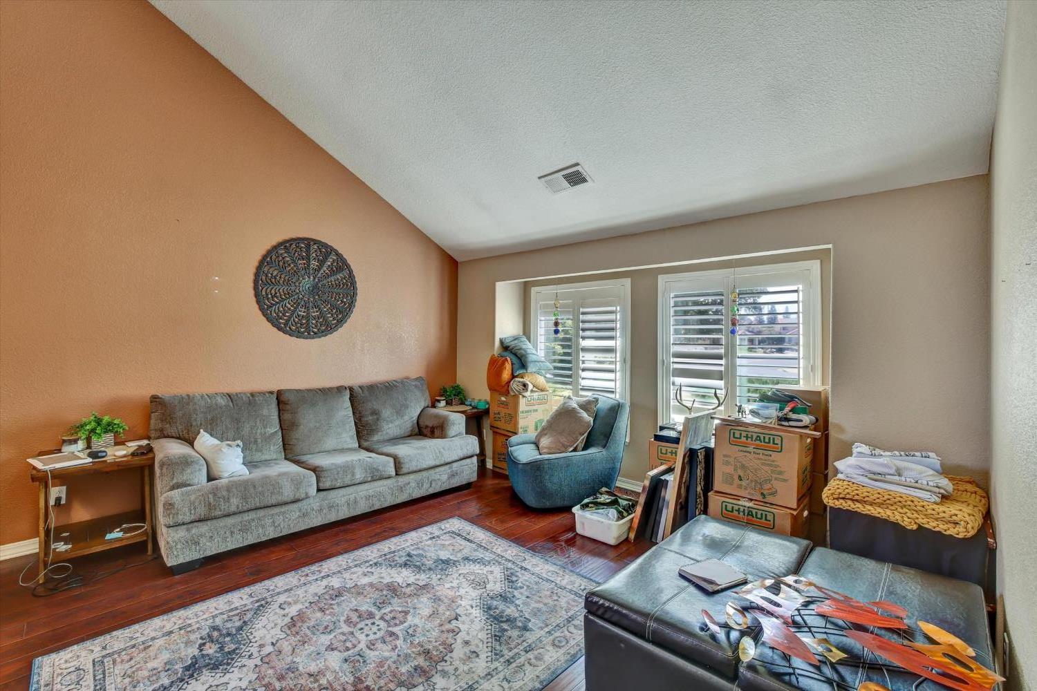 1542 E D St, Oakdale, CA 95361
