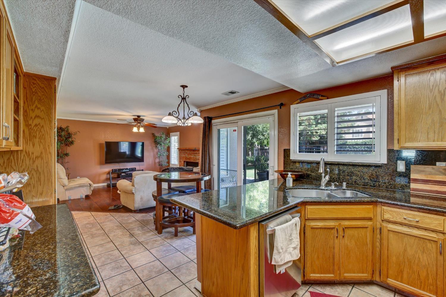 1542 E D St, Oakdale, CA 95361
