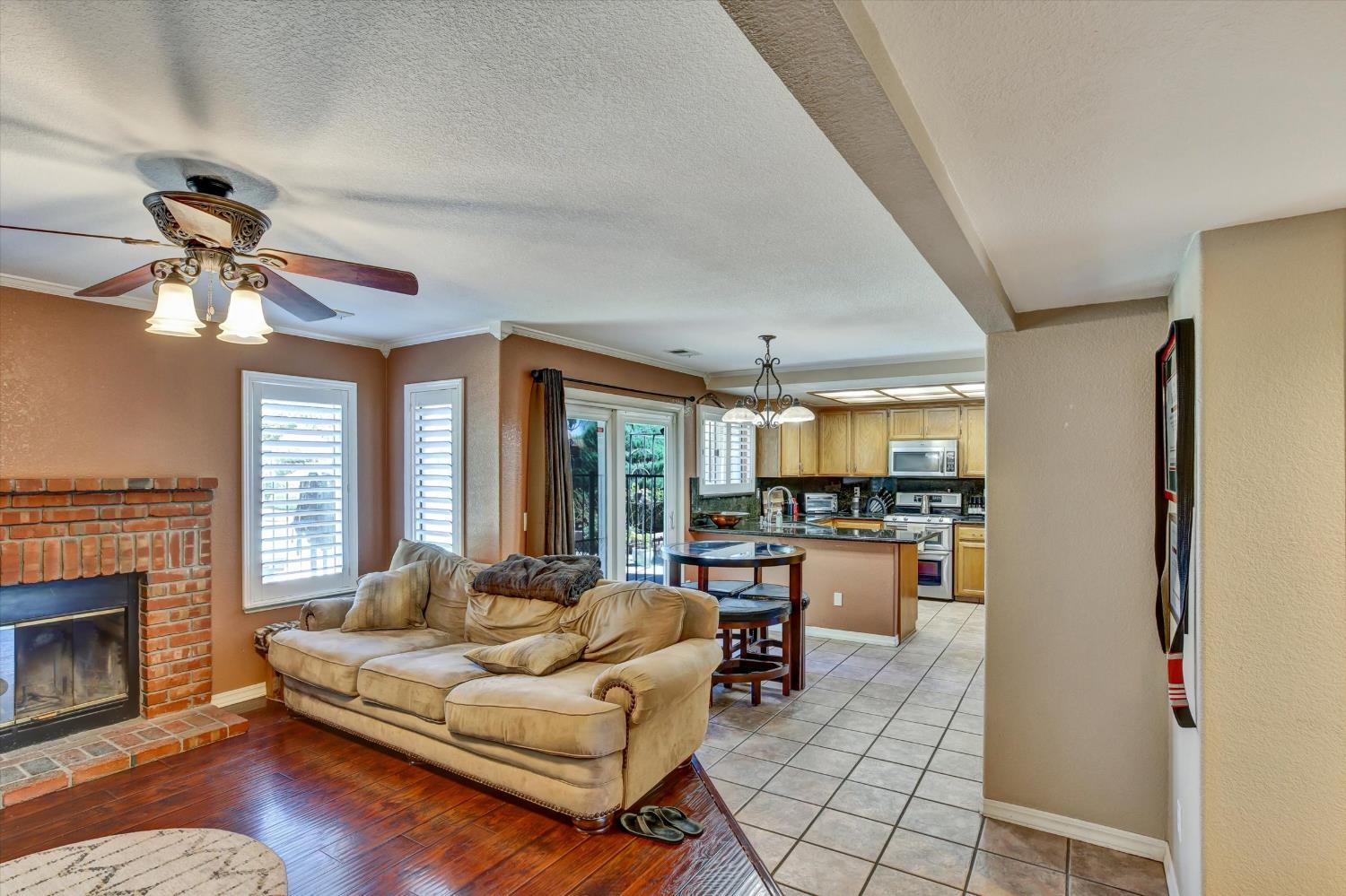 1542 E D St, Oakdale, CA 95361
