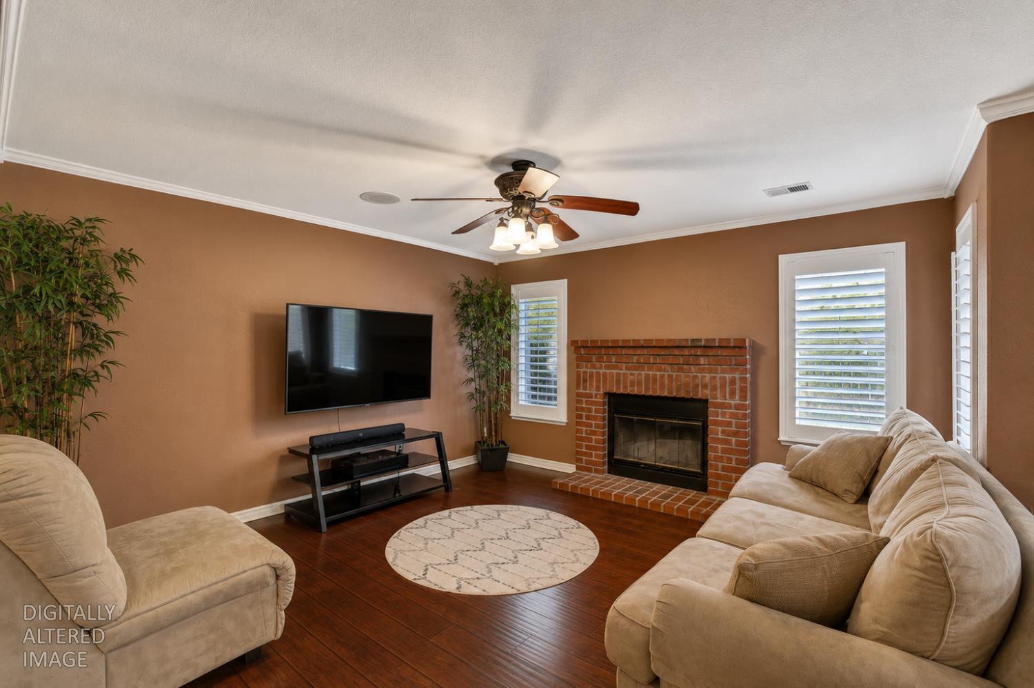 1542 E D St, Oakdale, CA 95361