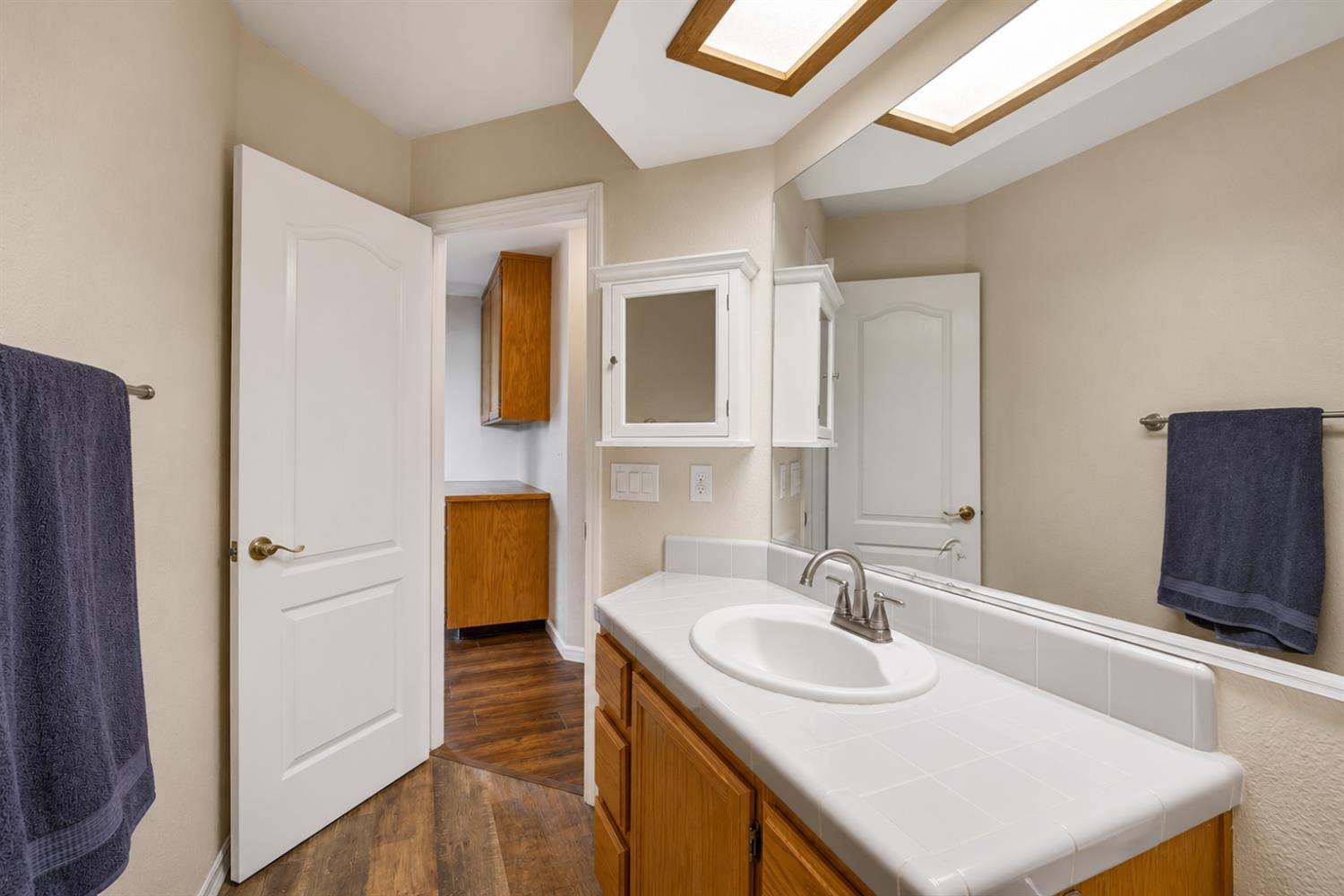 1542 E D St, Oakdale, CA 95361