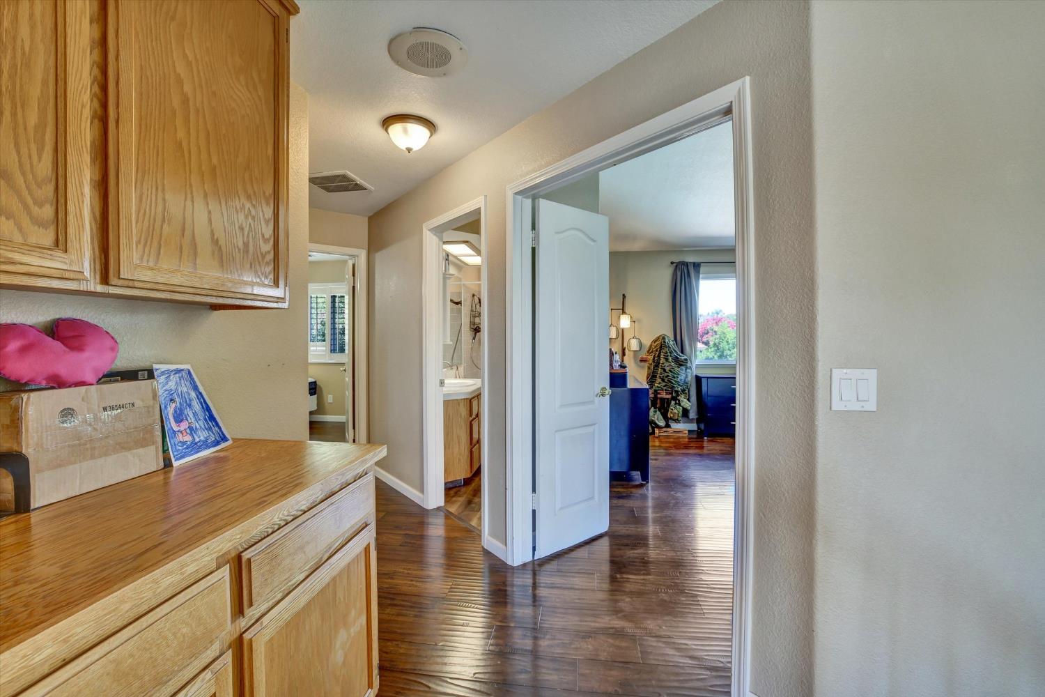1542 E D St, Oakdale, CA 95361