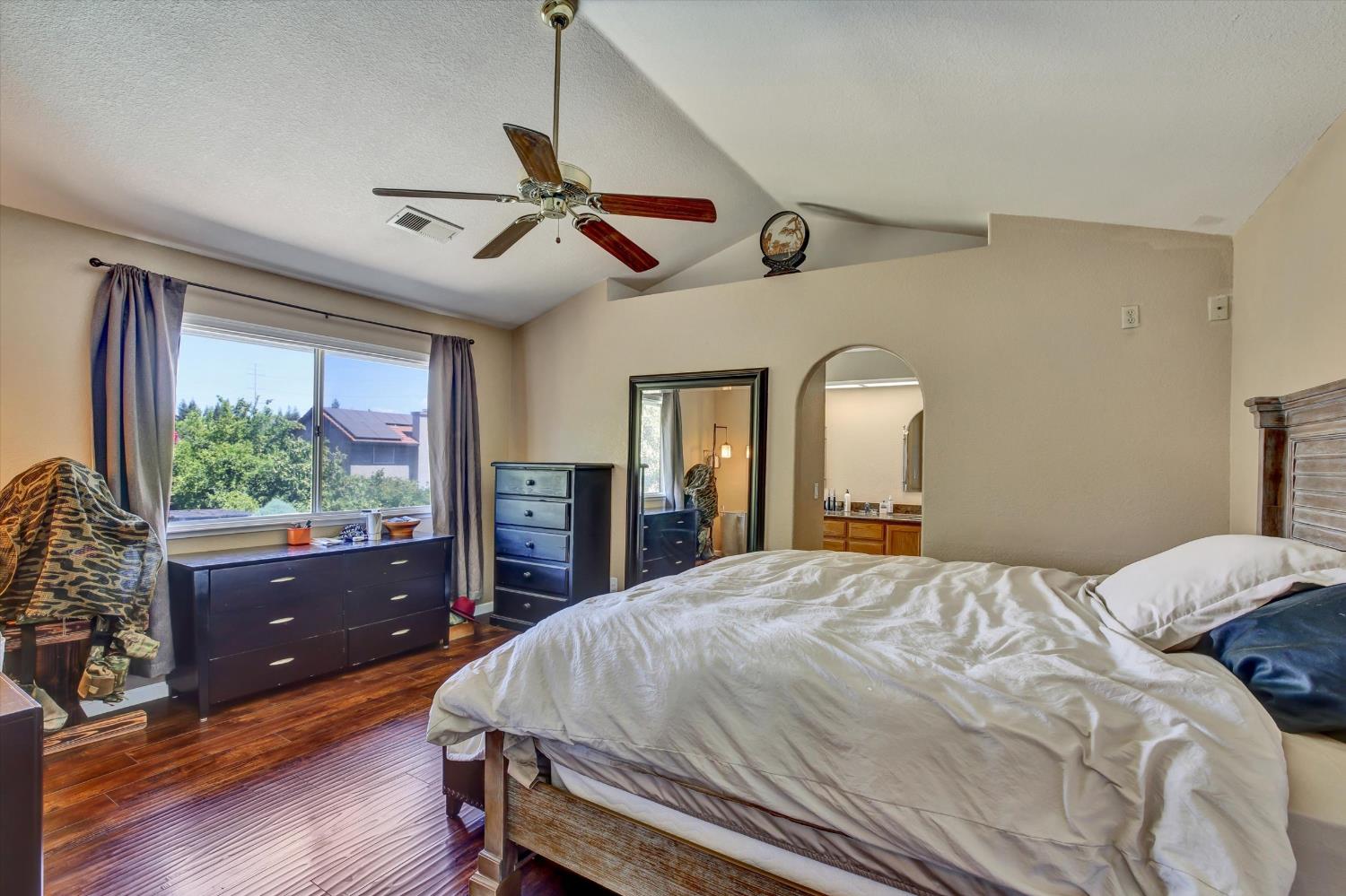 1542 E D St, Oakdale, CA 95361