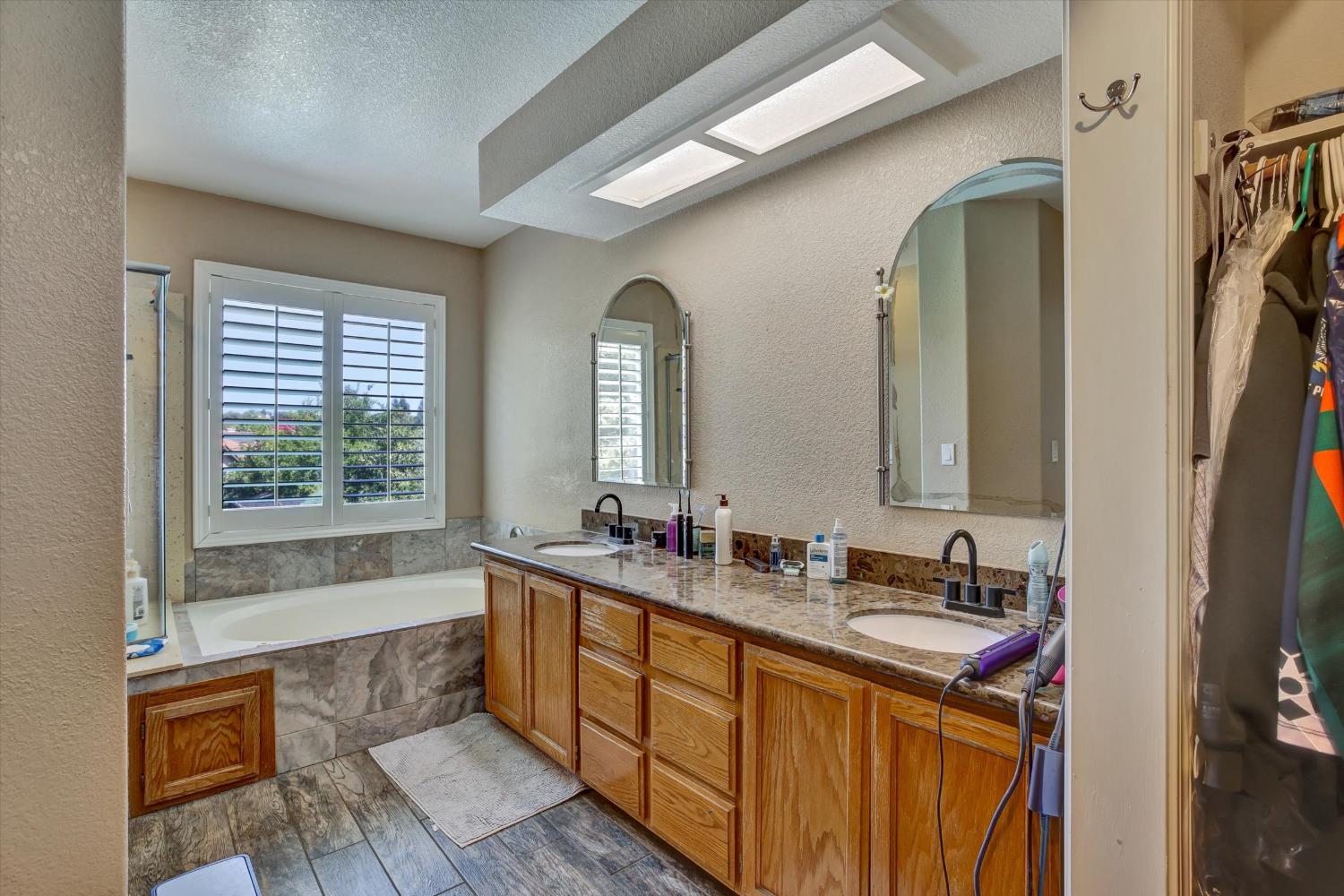 1542 E D St, Oakdale, CA 95361