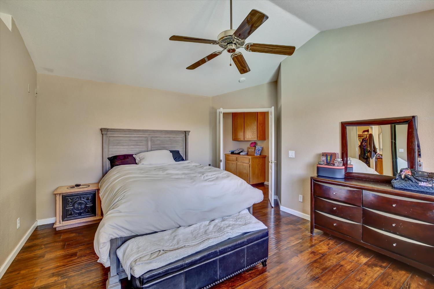 1542 E D St, Oakdale, CA 95361