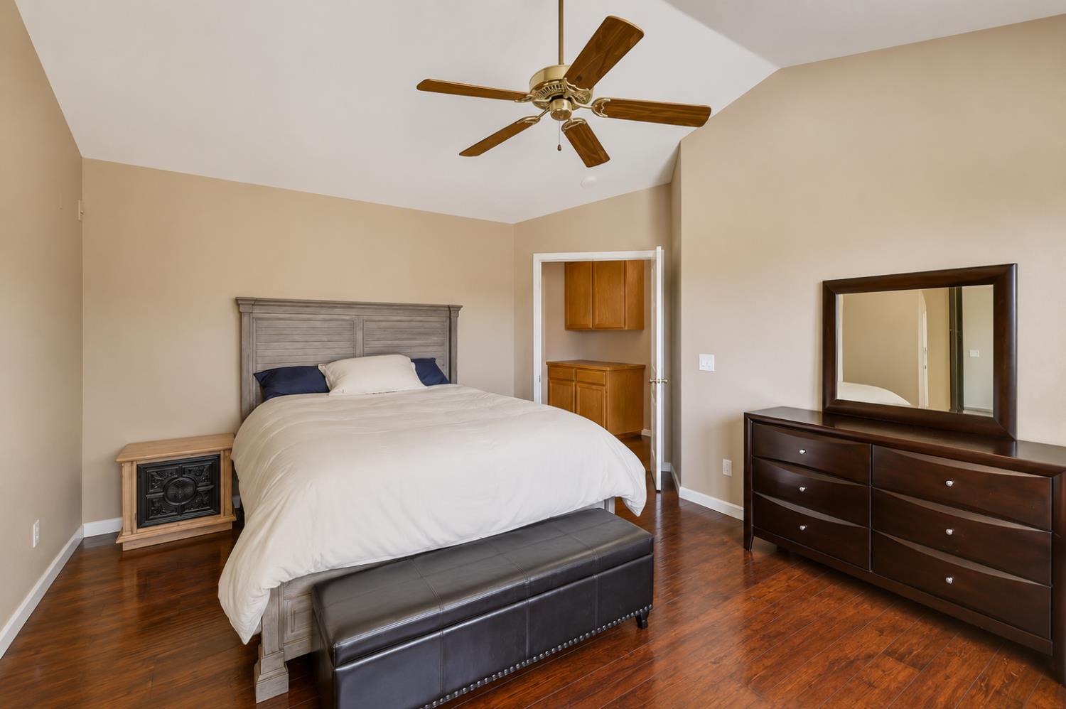 1542 E D St, Oakdale, CA 95361