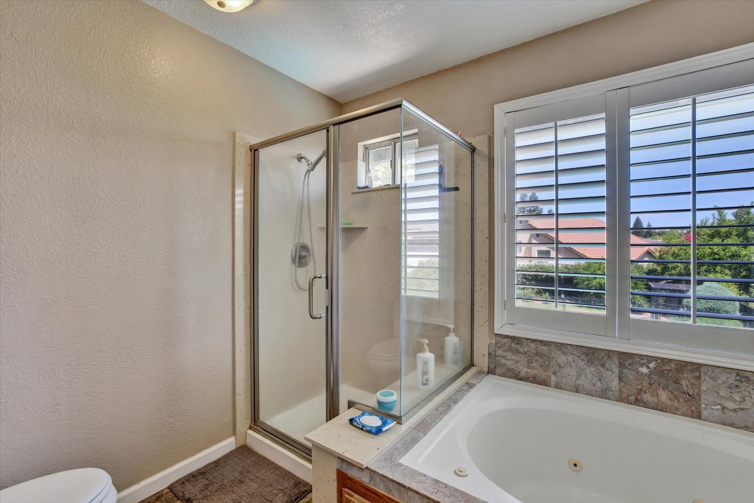 1542 E D St, Oakdale, CA 95361