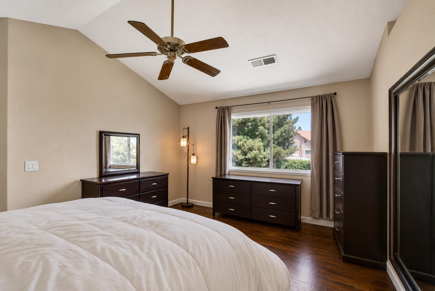 1542 E D St, Oakdale, CA 95361