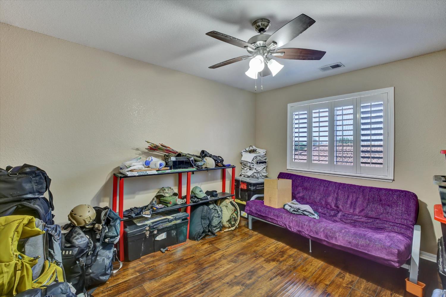 1542 E D St, Oakdale, CA 95361