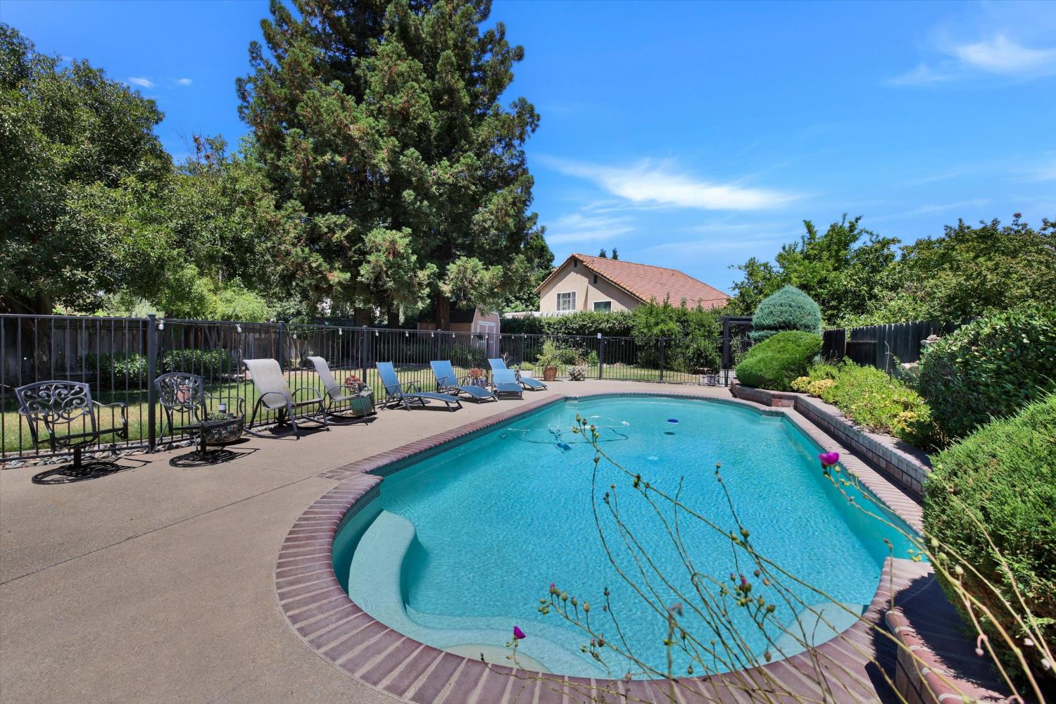 1542 E D St, Oakdale, CA 95361