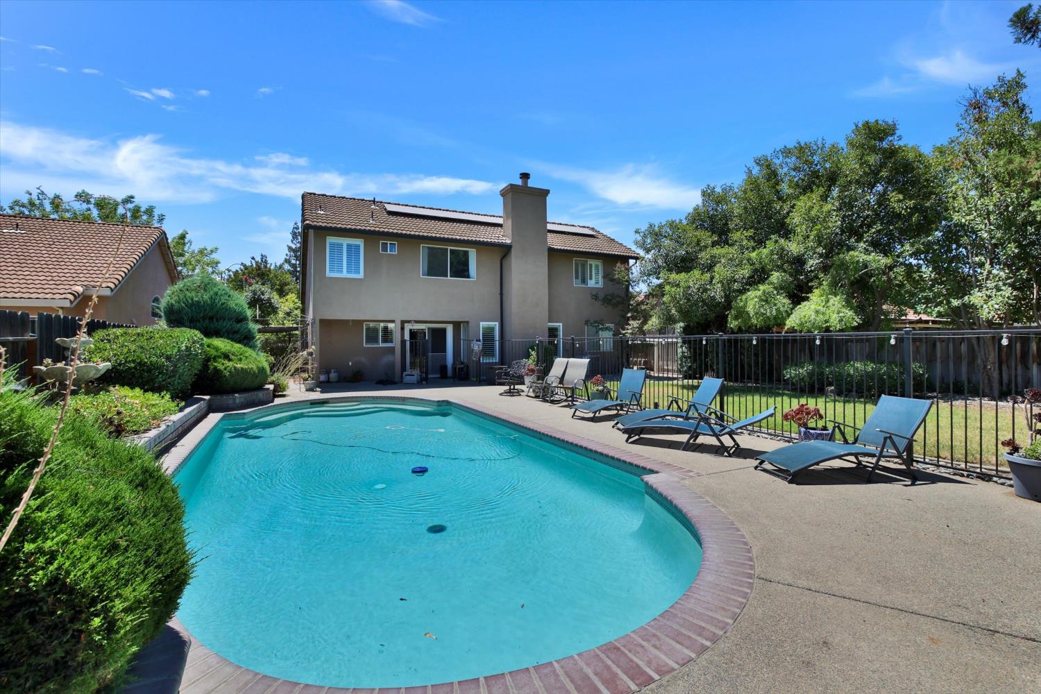 1542 E D St, Oakdale, CA 95361