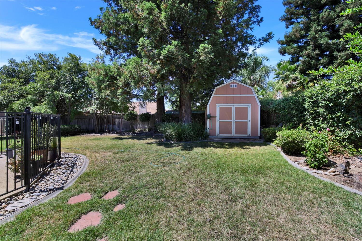 1542 E D St, Oakdale, CA 95361