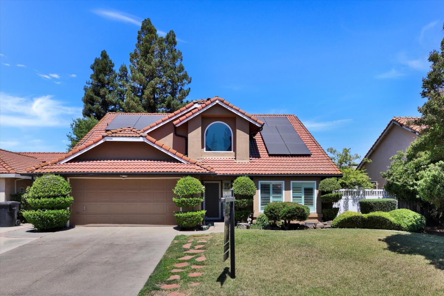 1542 E D St, Oakdale, CA 95361