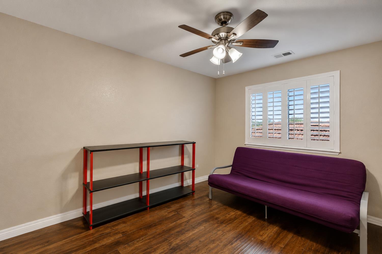 1542 E D St, Oakdale, CA 95361