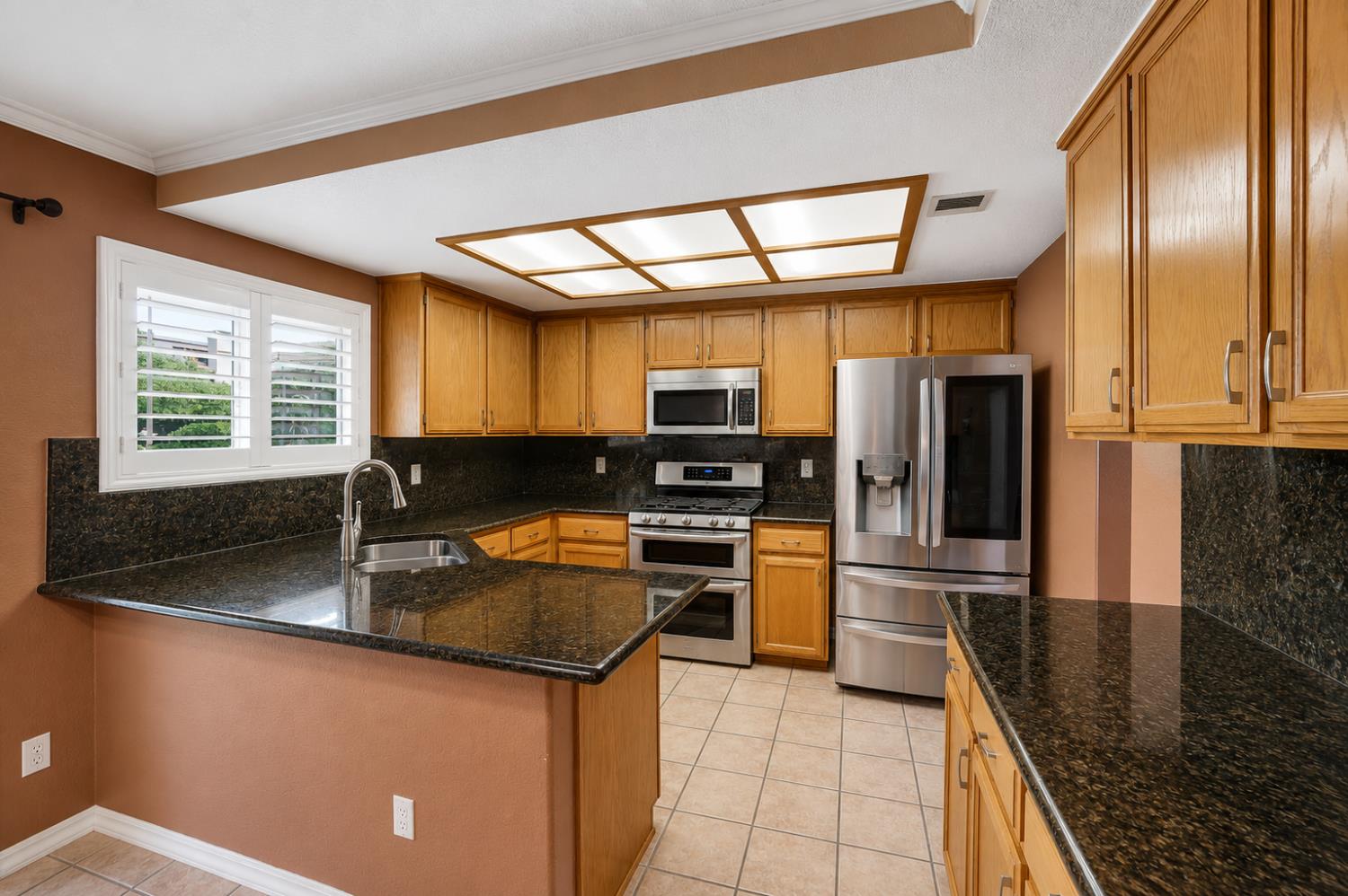 1542 E D St, Oakdale, CA 95361